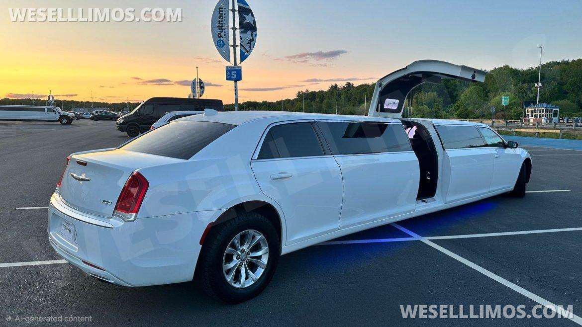 2016 Springfield Chrysler 300 Limousine - Photo 2