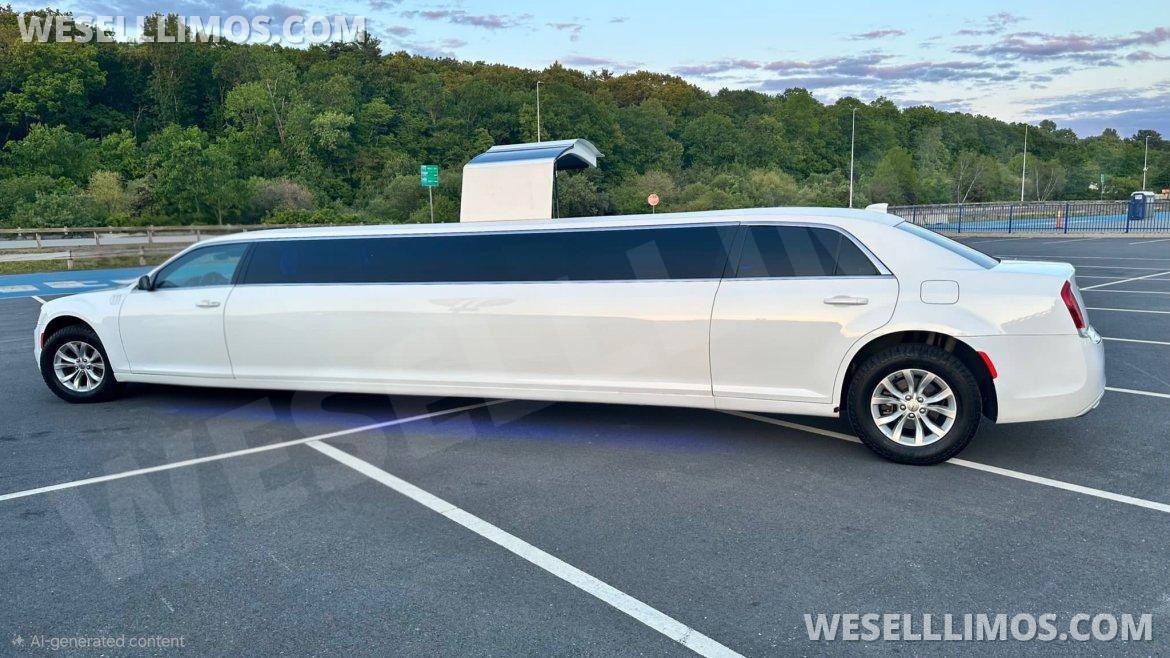 2016 Springfield Chrysler 300 Limousine - Photo 3