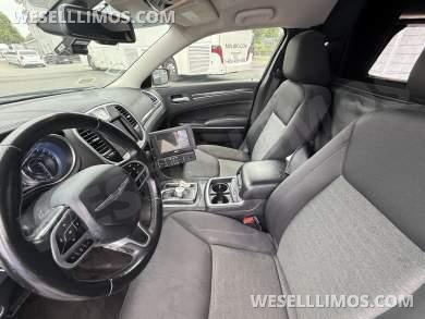 2018 Moonlight Chrysler 300 Limousine - Limousine for Sale in Commack, NY - Photo 26