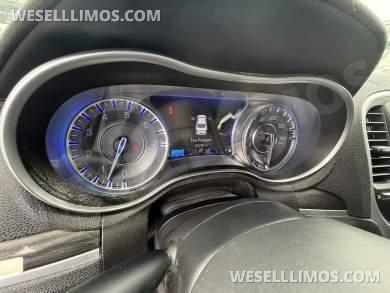 2018 Moonlight Chrysler 300 Limousine - Limousine for Sale in Commack, NY - Photo 27