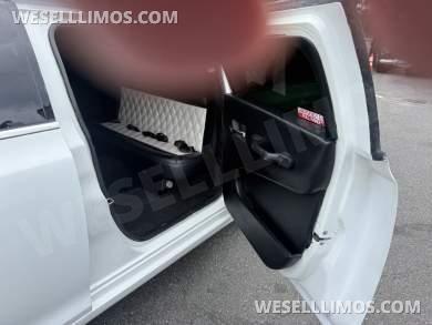 2018 Moonlight Chrysler 300 Limousine - Limousine for Sale in Commack, NY - Photo 11