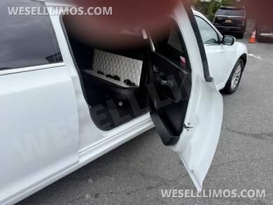 2018 Moonlight Chrysler 300 Limousine - Limousine for Sale in Commack, NY - Photo 12