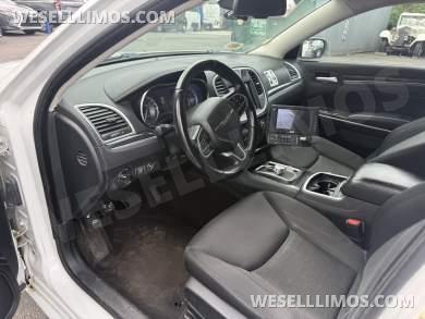 2018 Moonlight Chrysler 300 Limousine - Limousine for Sale in Commack, NY - Photo 29