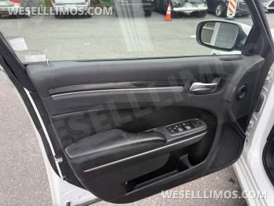 2018 Moonlight Chrysler 300 Limousine - Limousine for Sale in Commack, NY - Photo 30
