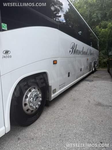2010 MCI J4500 Motorcoach - Motorcoach for Sale in Annapolis, MD - Photo 4
