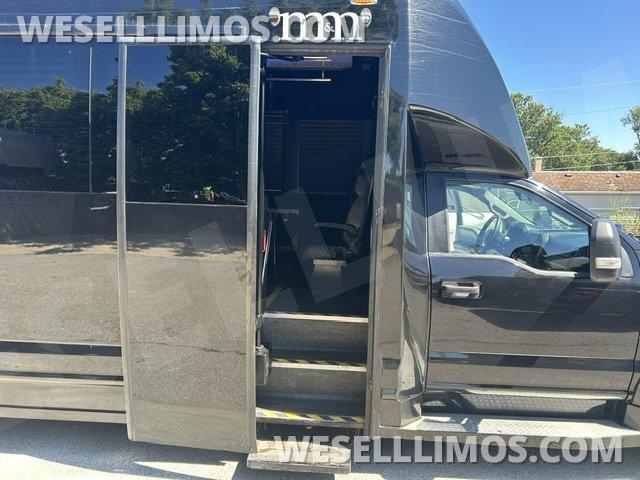 Executive Shuttle for Sale in Chicago, IL - Photo 6