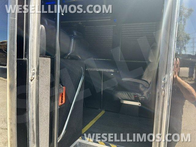 Executive Shuttle for Sale in Chicago, IL - Photo 9