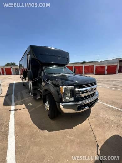 2017 Ford F550 Executive Shuttle for Sale in Dallas, TX - Photo 2