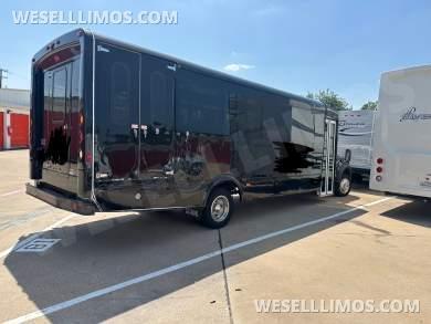 2017 Ford F550 Executive Shuttle for Sale in Dallas, TX - Photo 3