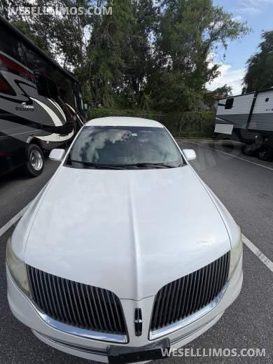 2014 Executive coach Lincoln MKT Limousine - Limousine for Sale in Ocoee, FL - Photo 4