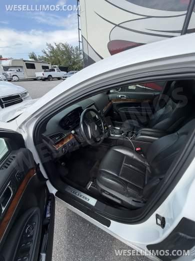2014 Executive coach Lincoln MKT Limousine - Limousine for Sale in Ocoee, FL - Photo 8