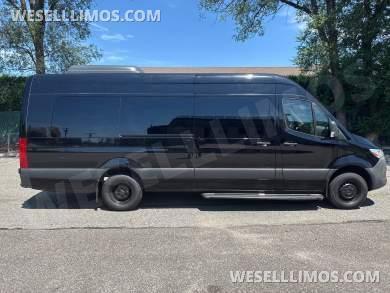 2019 Mercedes Sprinter Smartliner - Sprinter for Sale in Baldwin, NY - Photo 12