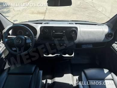 2019 Mercedes Sprinter Smartliner - Sprinter for Sale in Baldwin, NY - Photo 25