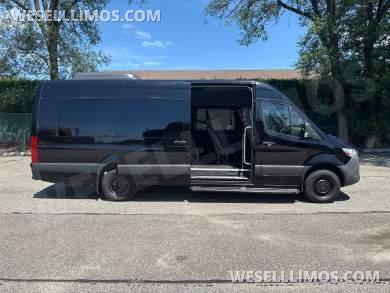 2019 Mercedes Sprinter Smartliner - Sprinter for Sale in Baldwin, NY - Photo 27
