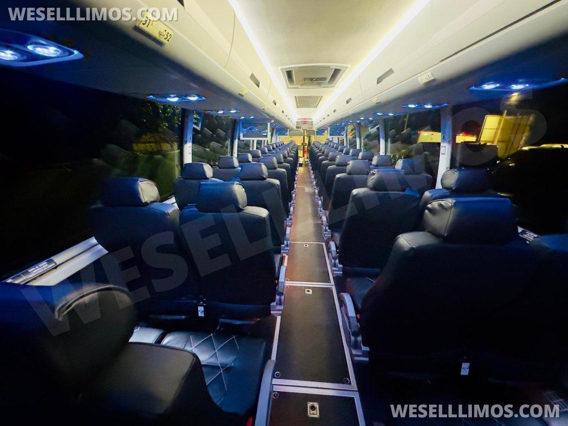 2019 Volvo 9700 Motorcoach - Photo 4