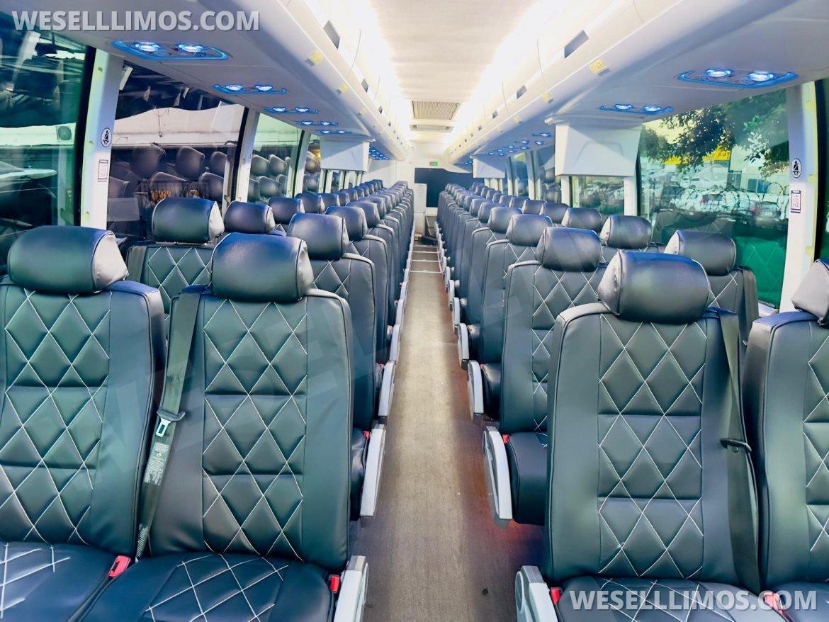 2019 Volvo 9700 Motorcoach - Photo 2