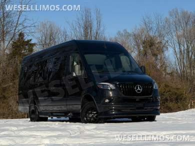 2022 4x4 Auto Elite Road Liner Limousine 15 Passenger Mercedes-Benz Sprinter - Sprinter for Sale in Elkhart, IN - Photo 37