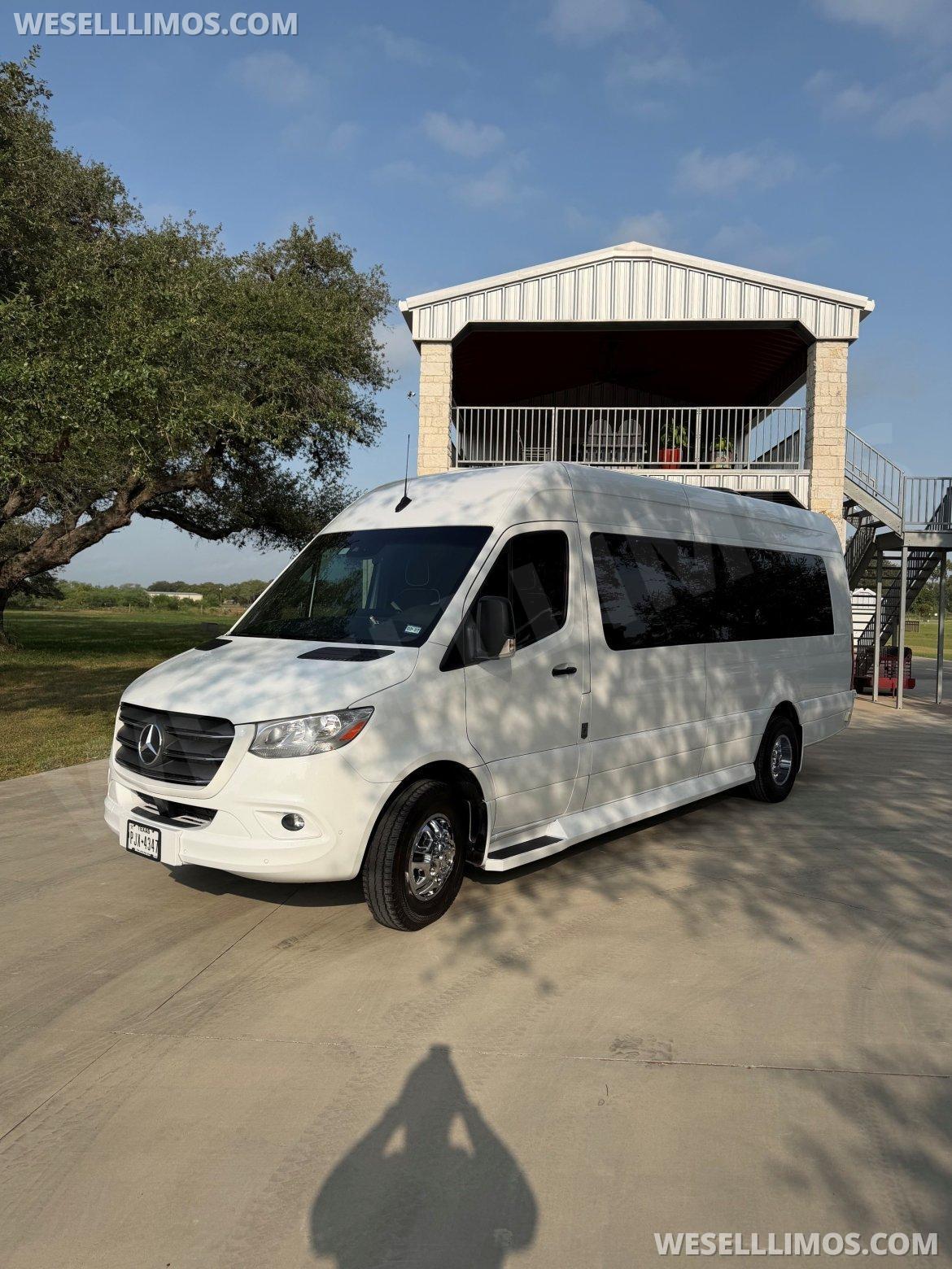 Executive Shuttle for Sale in Cuero, TX - Main Photo