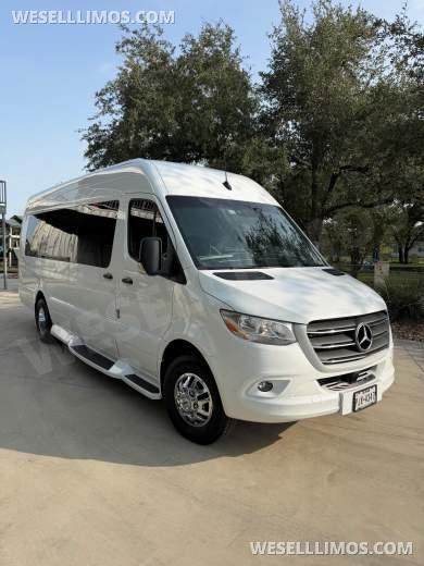 2020 Mercedes-Benz 3500HD Executive Shuttle for Sale in Cuero, TX - Photo 2
