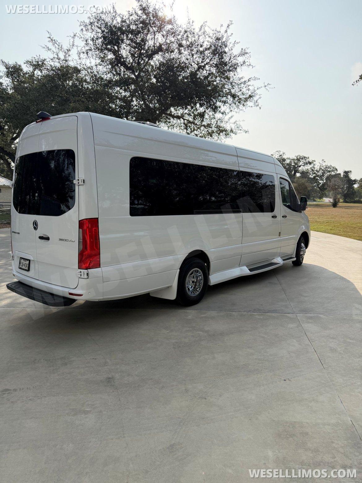 Executive Shuttle for Sale in Cuero, TX - Photo 3