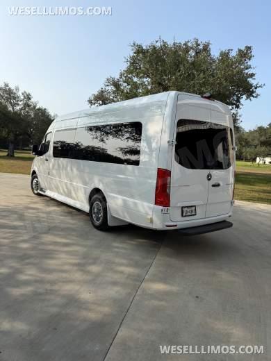 2020 LCW Automotive Mercedes-Benz 3500HD Executive Shuttle - Executive Shuttle for Sale in Cuero, TX - Photo 4