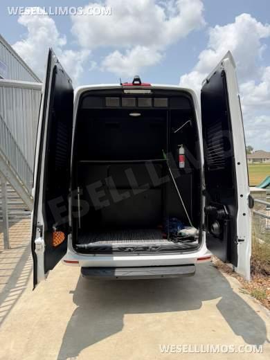 2020 LCW Automotive Mercedes-Benz 3500HD Executive Shuttle - Executive Shuttle for Sale in Cuero, TX - Photo 9