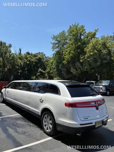 2014 Executive Coach Lincoln Mkt Limousine - Limousine for Sale in Spotswood, NJ - Photo 4