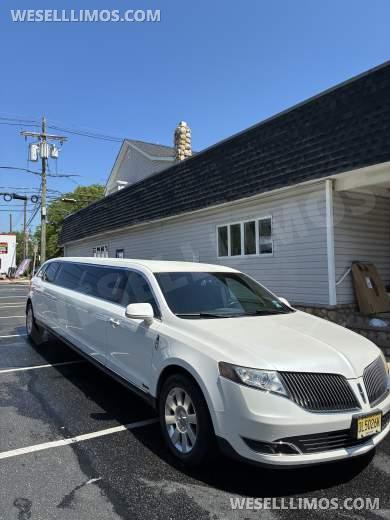 2014 Executive Coach Lincoln Mkt Limousine - Limousine for Sale in Spotswood, NJ - Photo 6