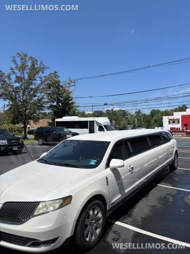 2014 Executive Coach Lincoln Mkt Limousine - Limousine for Sale in Spotswood, NJ - Photo 7