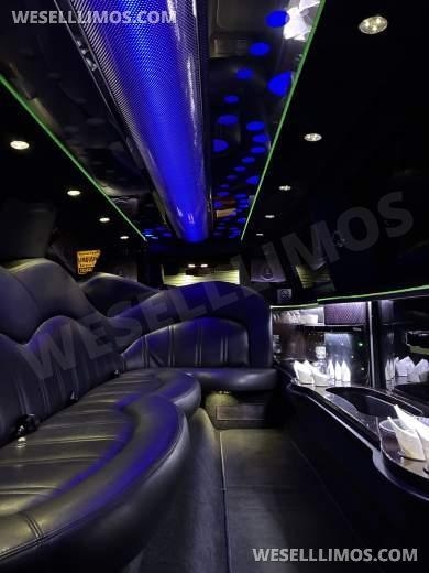 2014 Executive Coach Lincoln Mkt Limousine - Limousine for Sale in Spotswood, NJ - Photo 3