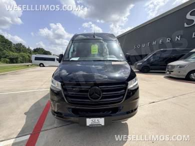 2020 First Class Customs Business Class #9423 Mercedes-Benz Sprinter 2500 RWD Sprinter - Sprinter for Sale in Cypress, TX - Photo 9