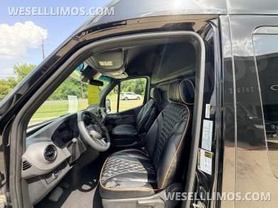 2020 First Class Customs Business Class #9423 Mercedes-Benz Sprinter 2500 RWD Sprinter - Sprinter for Sale in Cypress, TX - Photo 10