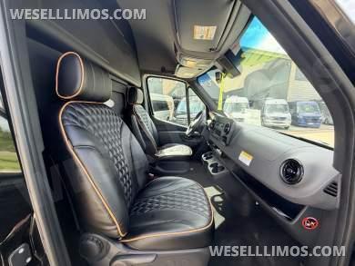 2020 First Class Customs Business Class #9423 Mercedes-Benz Sprinter 2500 RWD Sprinter - Sprinter for Sale in Cypress, TX - Photo 43