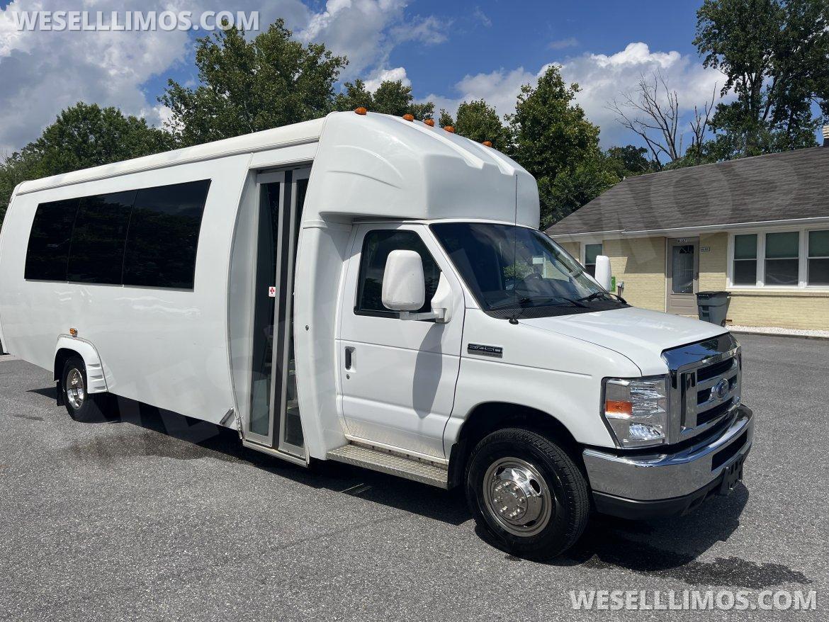 2018 KSIR Ford E 450 Executive Shuttle - Executive Shuttle for Sale in Pasadena, MD - Photo 1