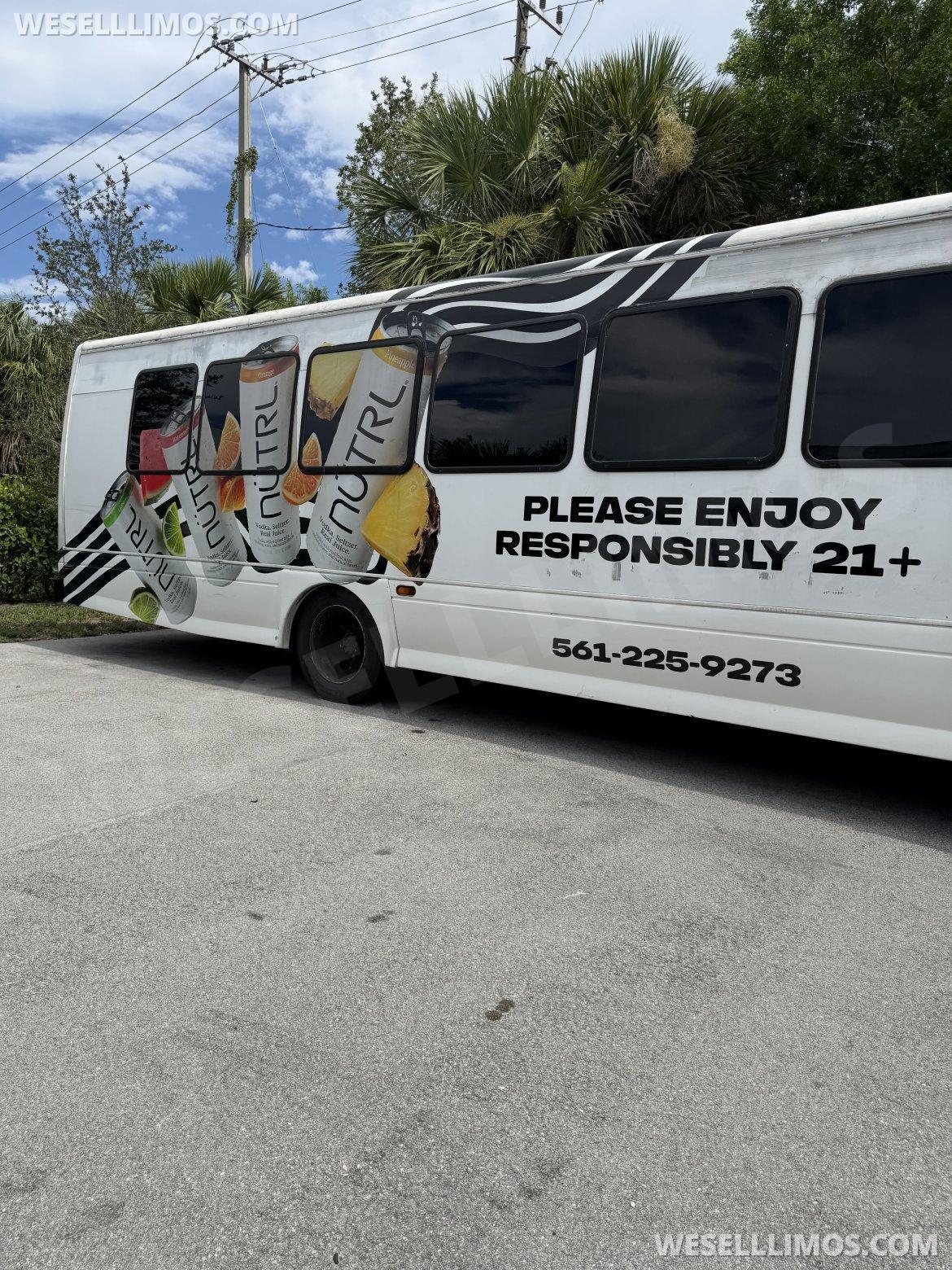 2012 Starcraft Ford 650 Super Duty Limo Bus - Photo 3