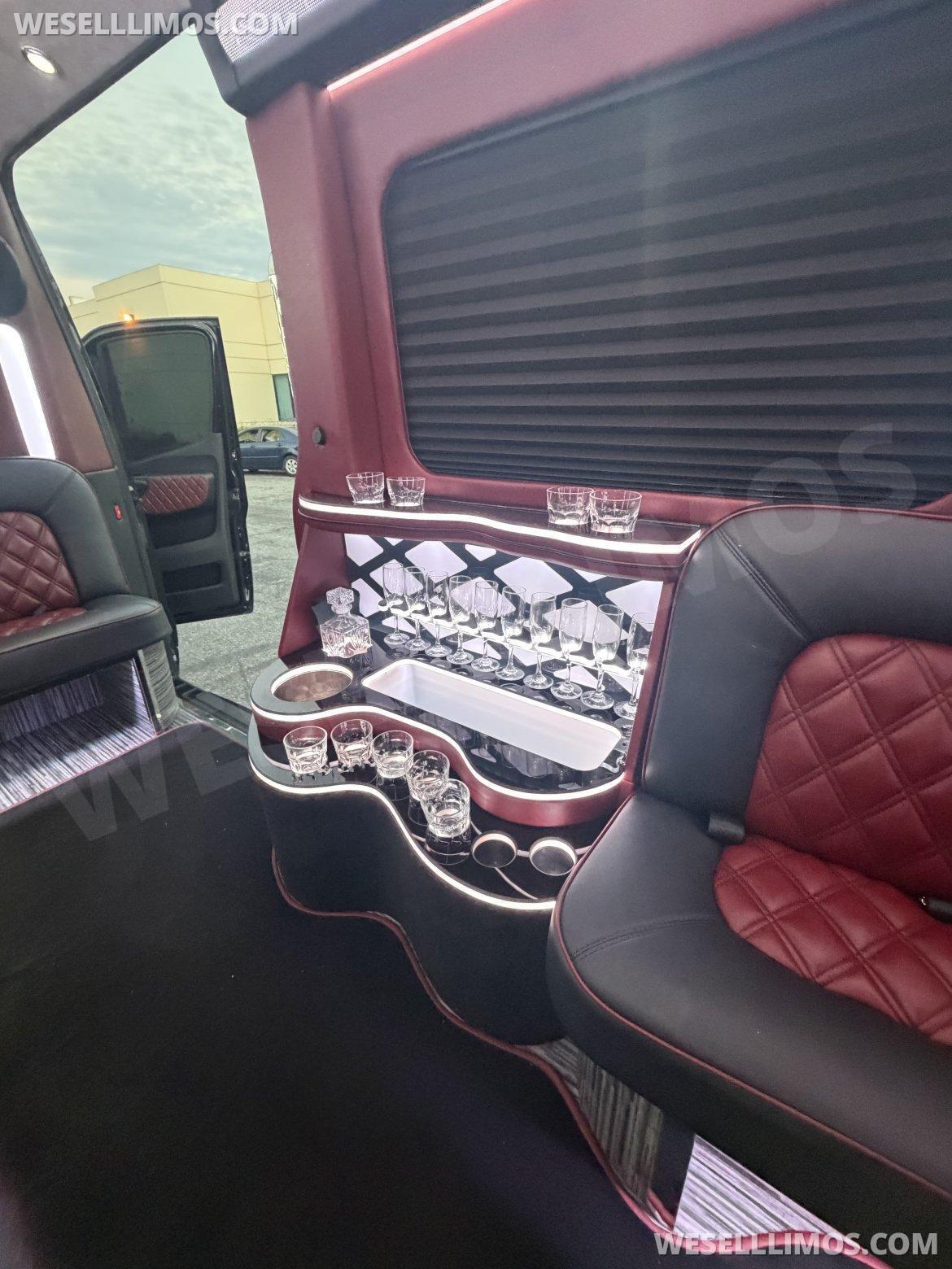 2025 Limos By Moonlight Mercedes-Benz MBZ 3500 170" Ext WB, limo Sprinter - Photo 4