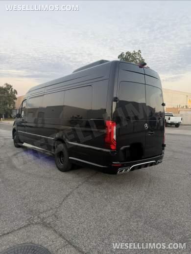 2025 Limos By Moonlight Mercedes-Benz MBZ 3500 170" Ext WB, limo Sprinter - Sprinter for Sale in bloomington, CA - Photo 9