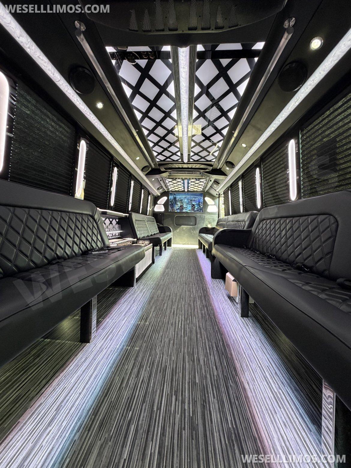 2025 Freightliner GM 40 , GM 33 , GM28 Limo Bus - Photo 4