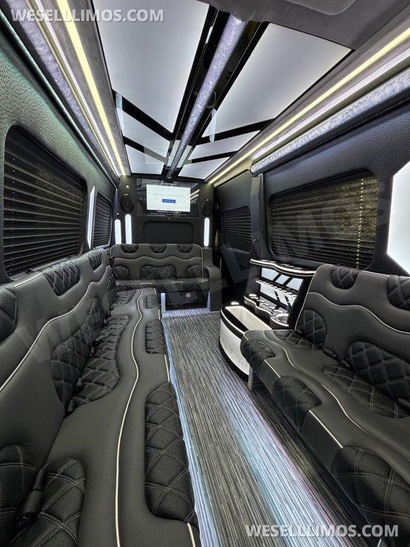 2025 Mercedes-Benz 3500 170" Ext WB
