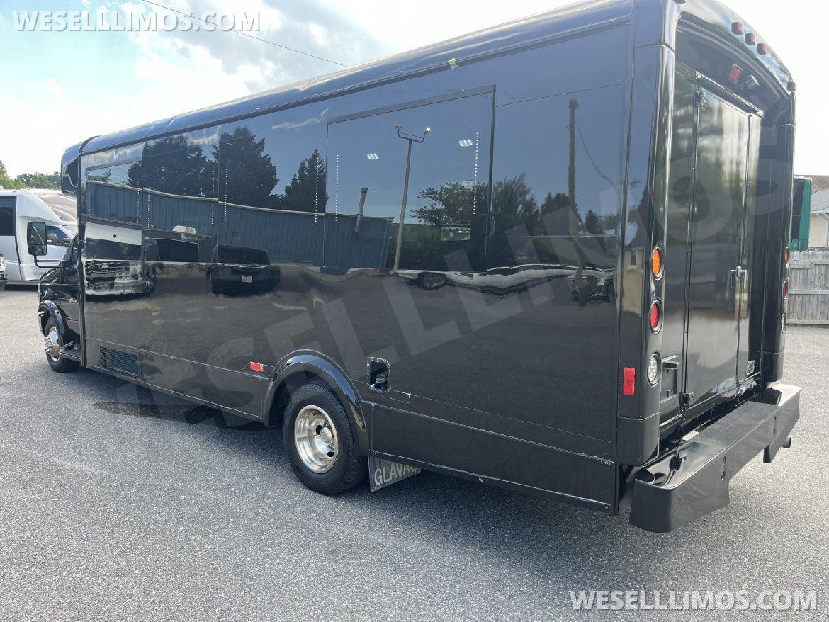 2017 LGE Ford E450 Limo Bus - Photo 4