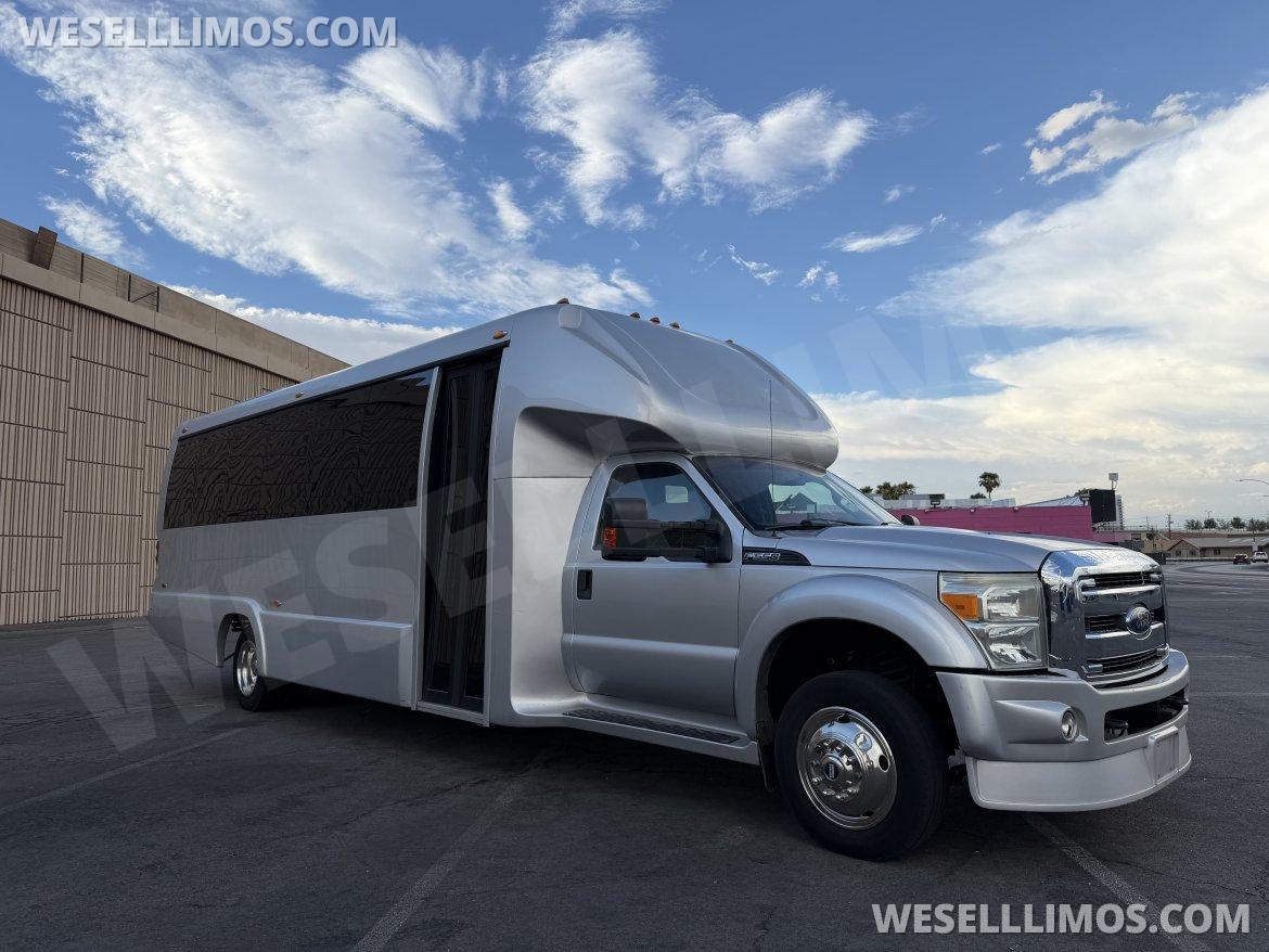 2014 Ford F-550 Gasoline Engine Executive Shuttle 27 Passenger Executive Coach Builder - Photo 2