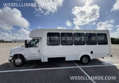 2018 Ford E-450 Super Duty Shuttle Bus for Sale in Tampa, FL - Photo 2