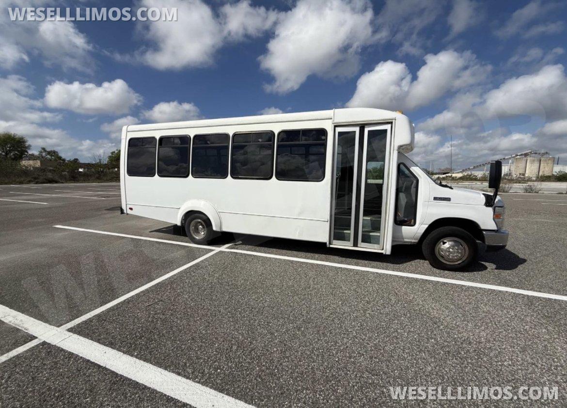 2018 Starcraft Ford E-450 Super Duty Shuttle Bus - Photo 4