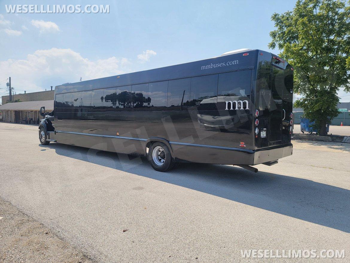 2019 Tiffany Coachbuilders Ford F-750 Executive Shuttle - Photo 4