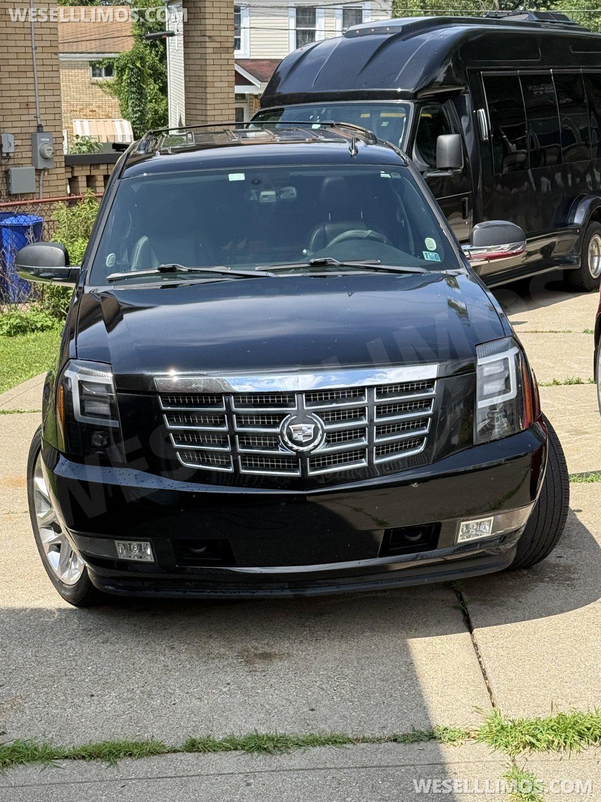 2008 Cadillac Escalade CEO SUV Mobile Office - Photo 2