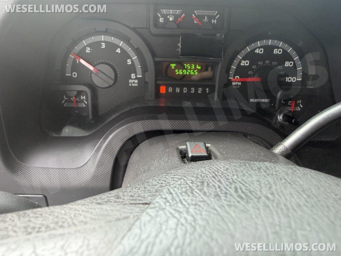 2009 Ford E350 Shuttle Bus - Photo 2
