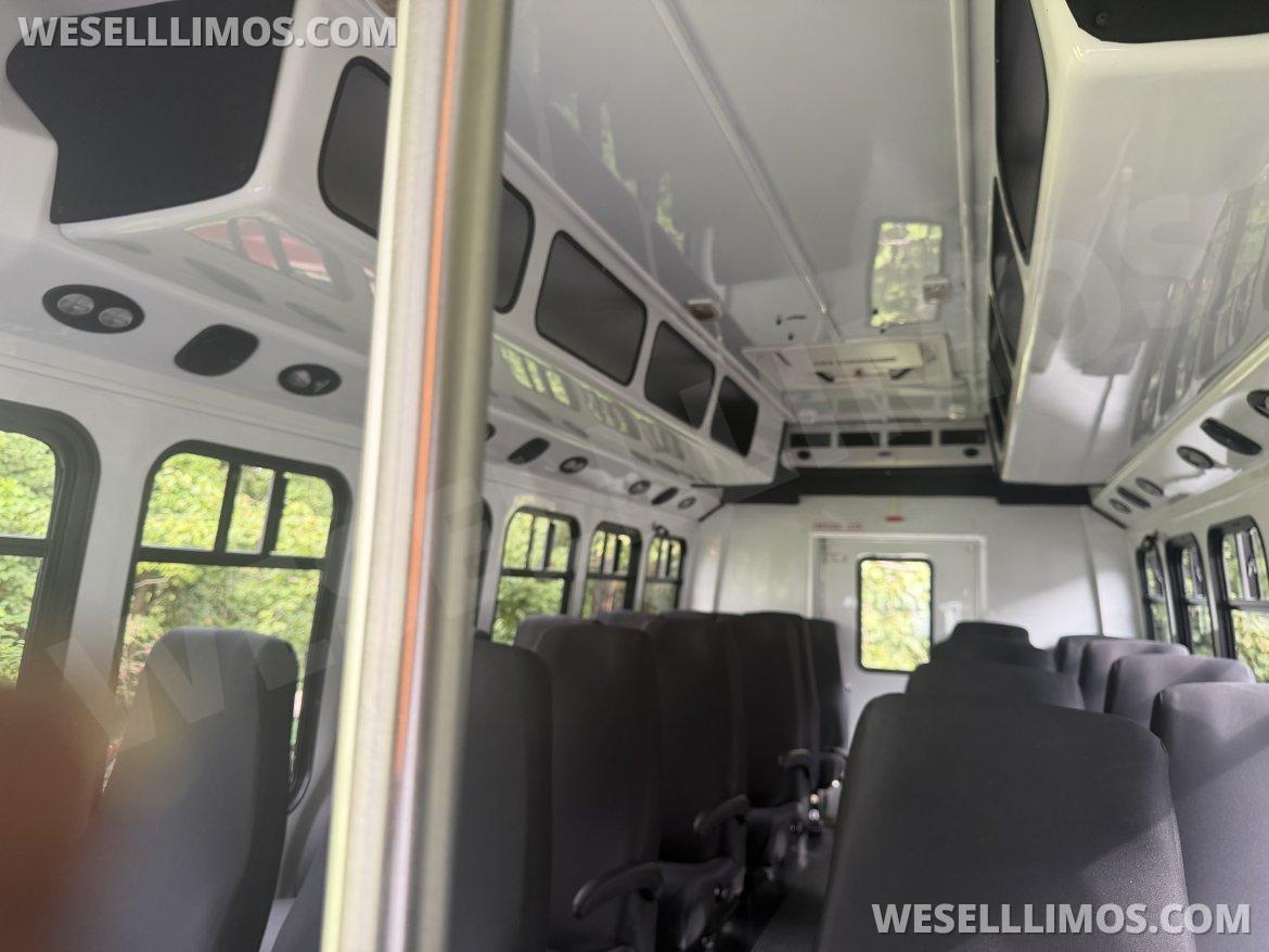 2009 Ford E350 Shuttle Bus - Photo 3