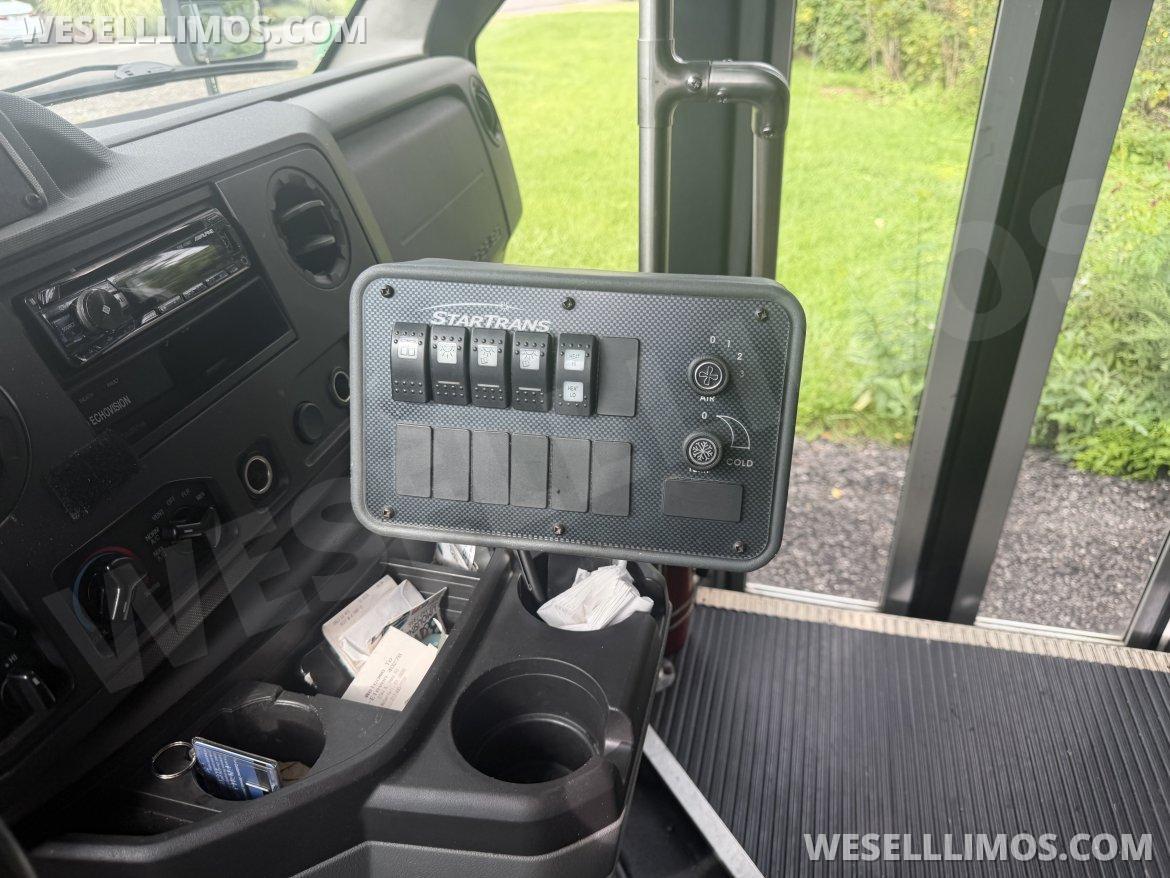 2009 Ford E350 Shuttle Bus - Photo 4
