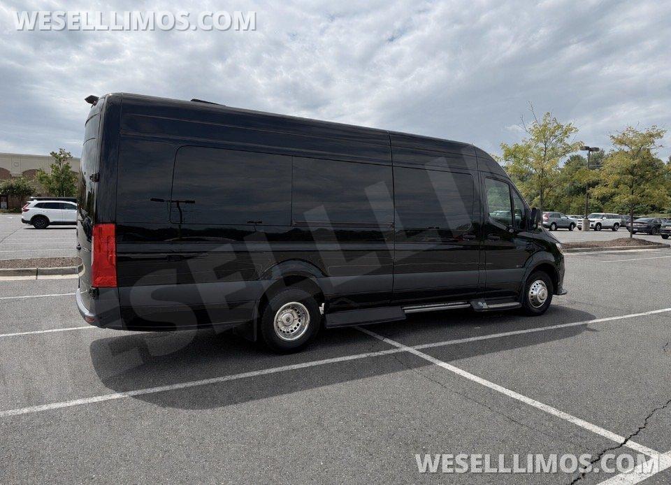 2022 Executive Coach Builders Mercedes-Benz 3500 Executive Sprinter Sprinter - Photo 3