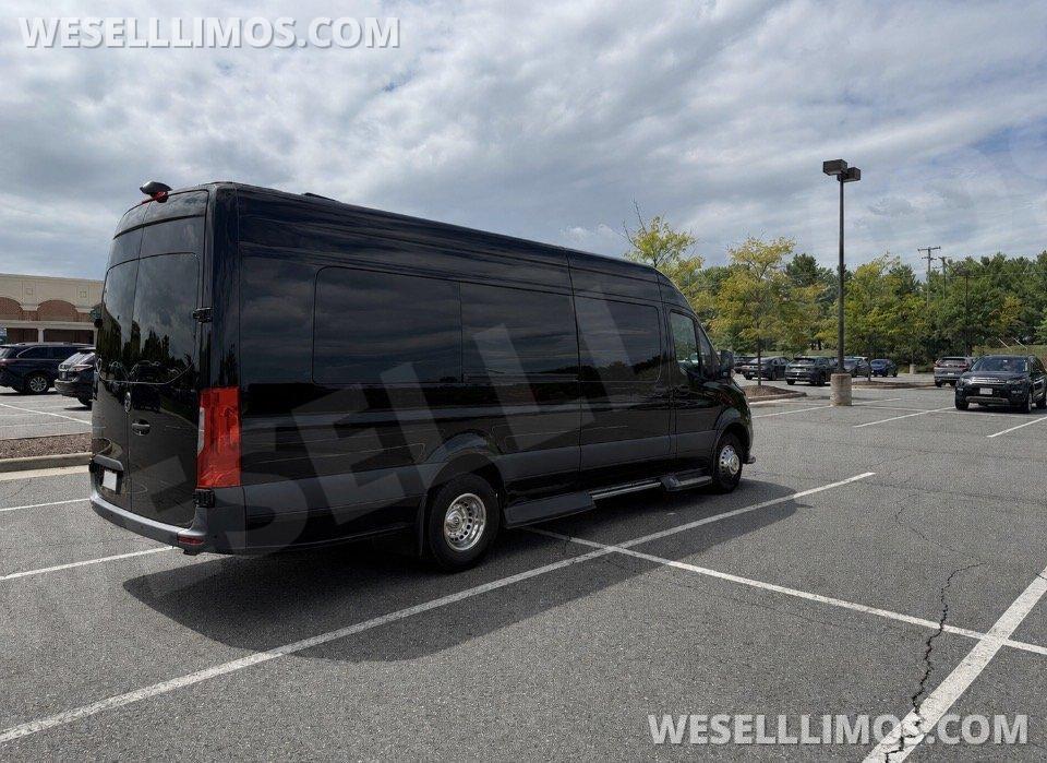 2022 Executive Coach Builders Mercedes-Benz 3500 Executive Sprinter Sprinter - Photo 4